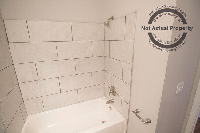 Building Photo - 4620 W Bainbridge Dr