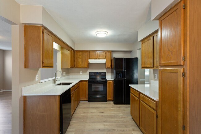 Building Photo - 1470 Berkshire Dr