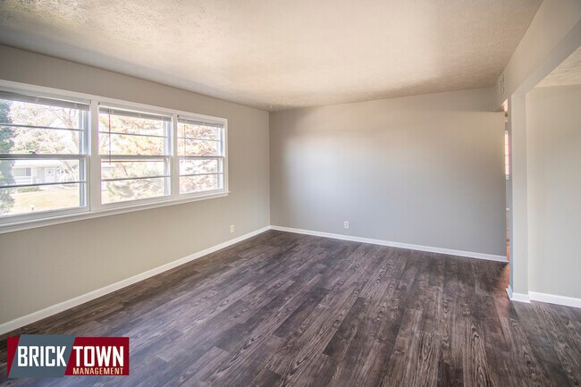 Building Photo - 505 Wilshire Dr