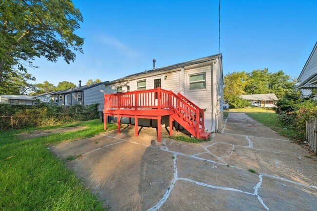 Building Photo - 224 Cameron Rd