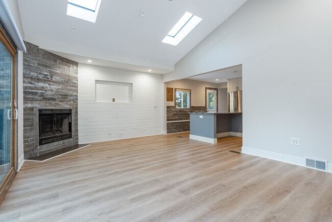 Building Photo - 2008 Kirchoff Rd