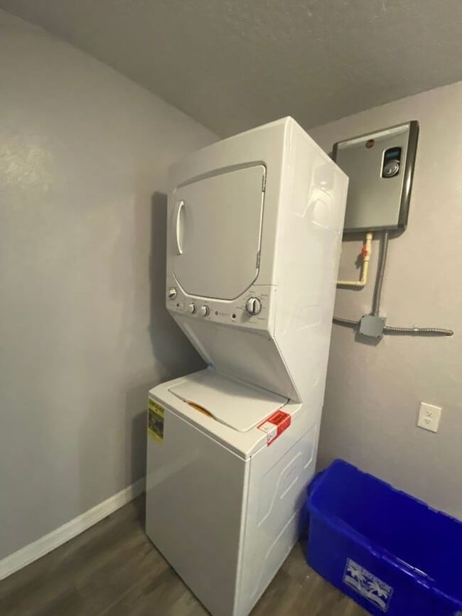Building Photo - 1 Bedroom 1 Bath Duplex in Ormand Beach fo...