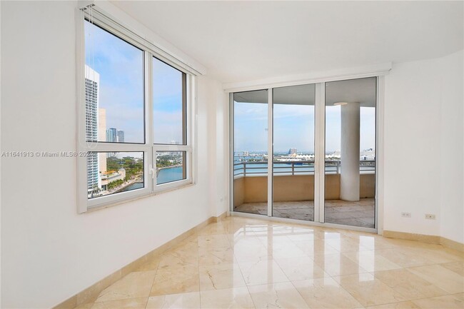 Building Photo - 848 Brickell Key Dr