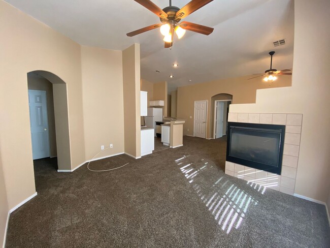 Building Photo - 2 bed townhome in Henderson