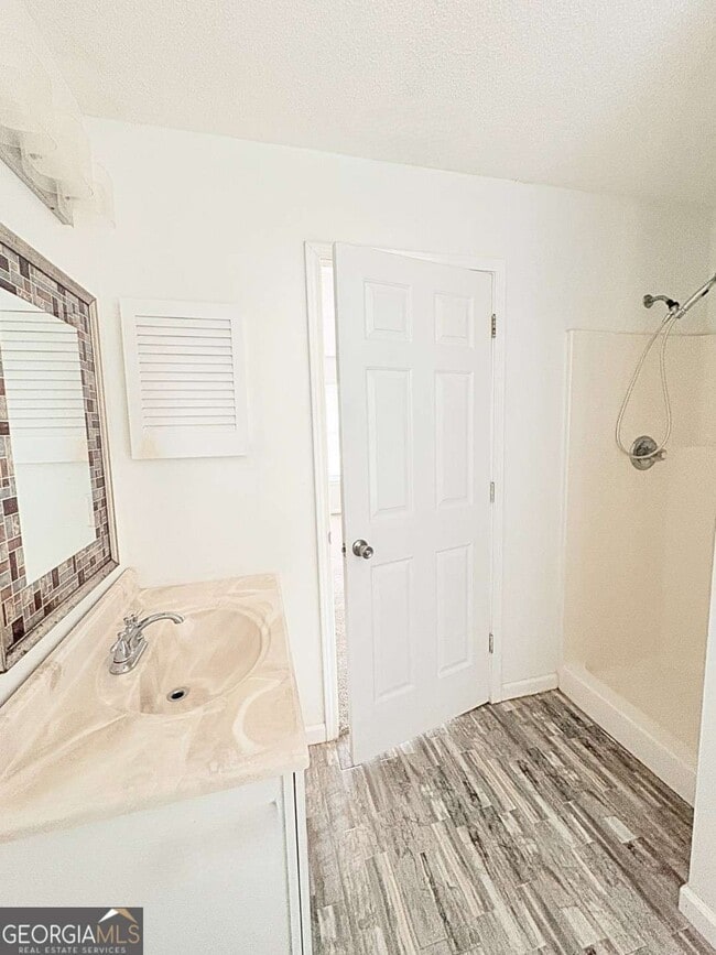 Building Photo - 304 McQueen Cir