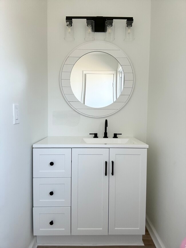 Building Photo - 208 Ridge Rd