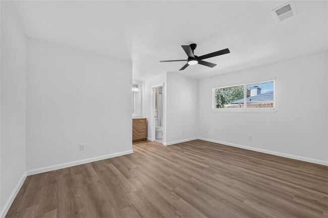 Building Photo - 503 Lakeway Dr