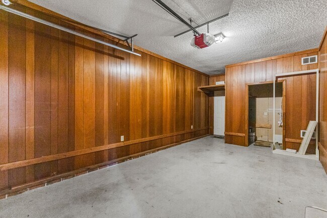 Building Photo - Corbin Court