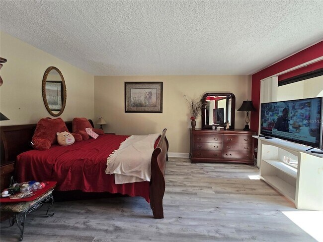 Building Photo - 105 4th Ave NE