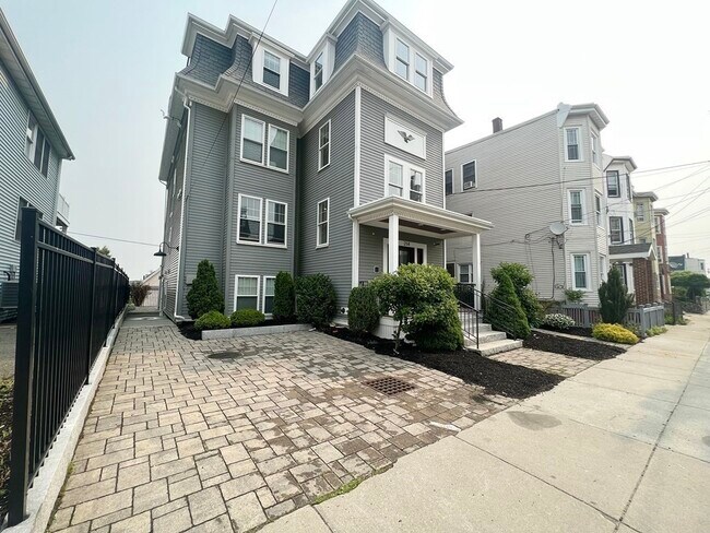 Building Photo - 214-216 E Eagle St