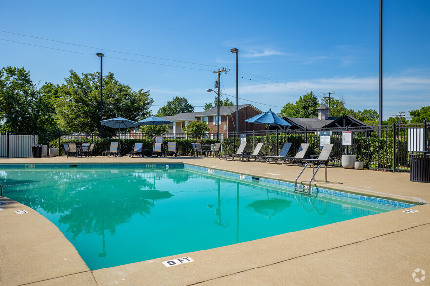 Pool - Brentwood Hills Luxury Townhomes