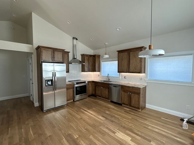 Building Photo - 918 N El Paso St