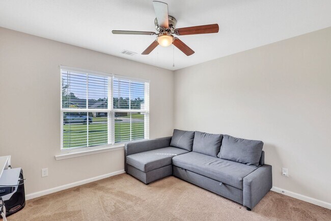 Building Photo - AVAILABLE MID-APRIL 2026! (Pet Friendly)