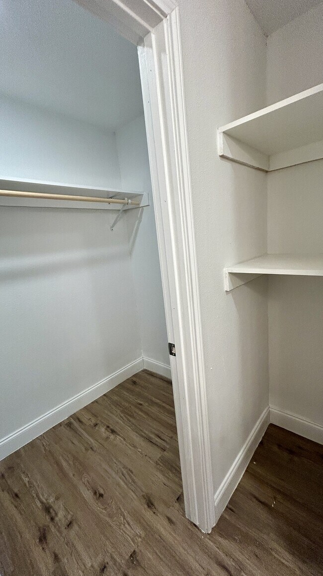 Building Photo - 7130 Shawnee Cir