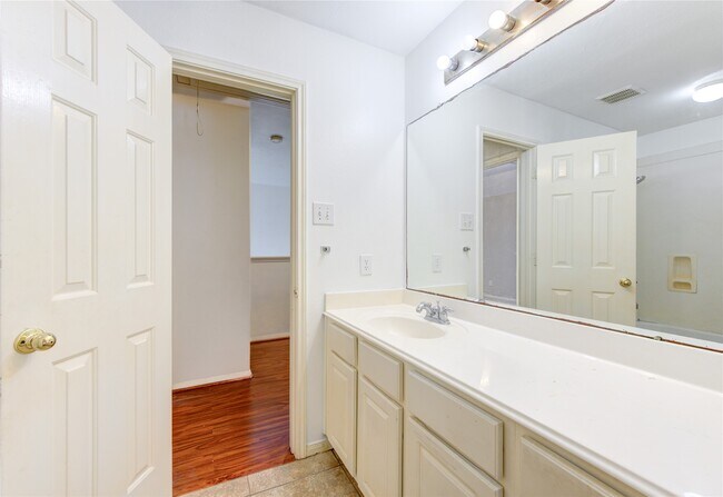 Building Photo - 2921 Indigo Dr