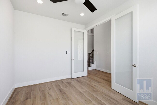 Building Photo - 216 Monrovia Wy