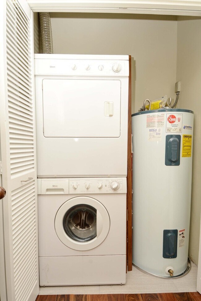 Building Photo - South Lake Union / Queen Anne Condo at The...