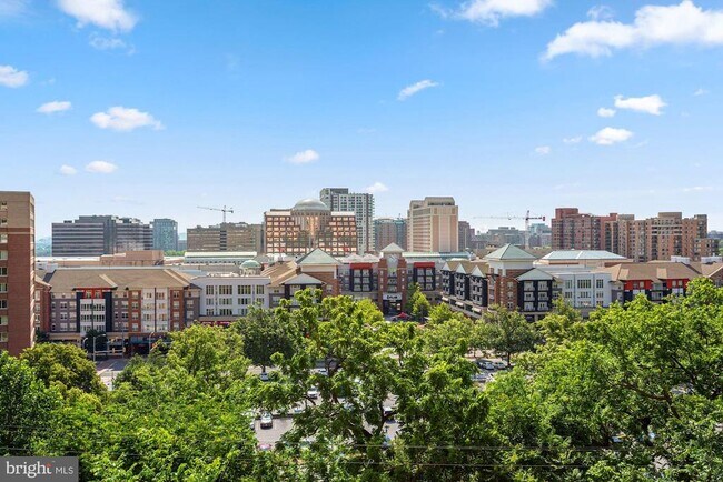 Building Photo - 1101 S Arlington Ridge Rd