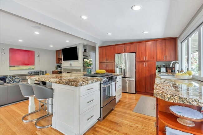 Building Photo - Gorgeous Vibrant Home In Santa Clara