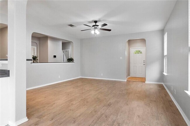 Building Photo - 534 Apricot Dr