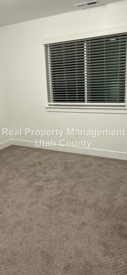 Building Photo - 891 N 1120 E
