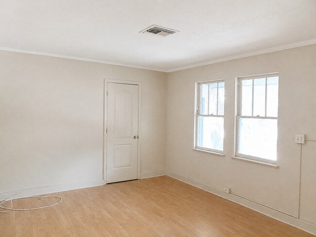 Building Photo - 1006 S Prospect Ave