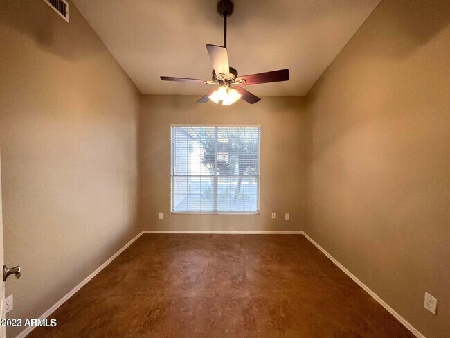 Building Photo - 721 E Jasper Dr