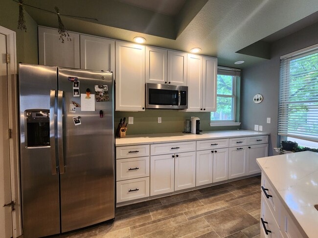 Building Photo - Stunning 3 Bedroom Townhome Tucked Away In...