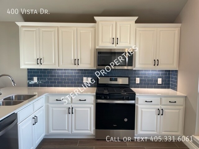 Building Photo - 400 Vista Dr