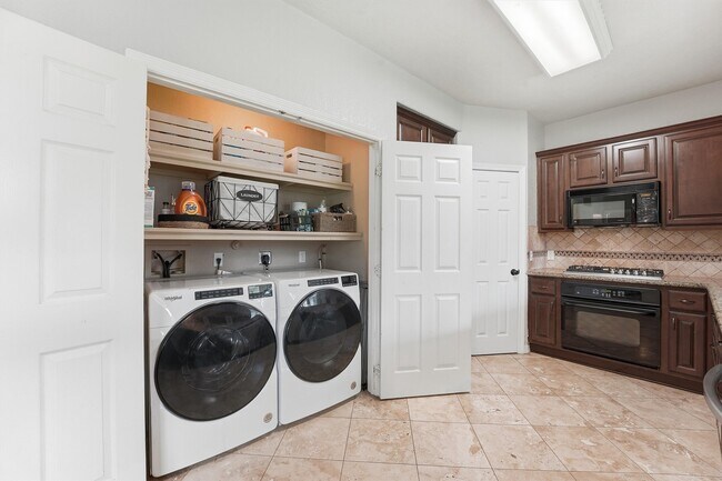 Building Photo - 6215 Lake Chase Ct