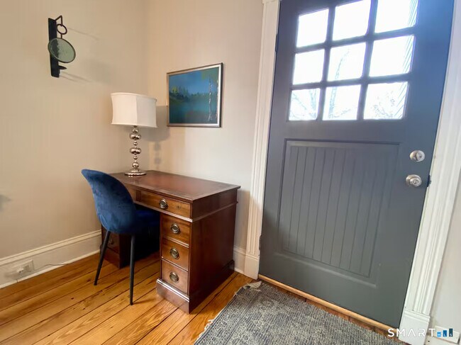 Building Photo - 27 Quintard Ave