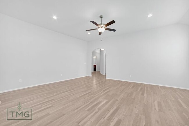 Building Photo - New Listing! Enclave at Parker Village!