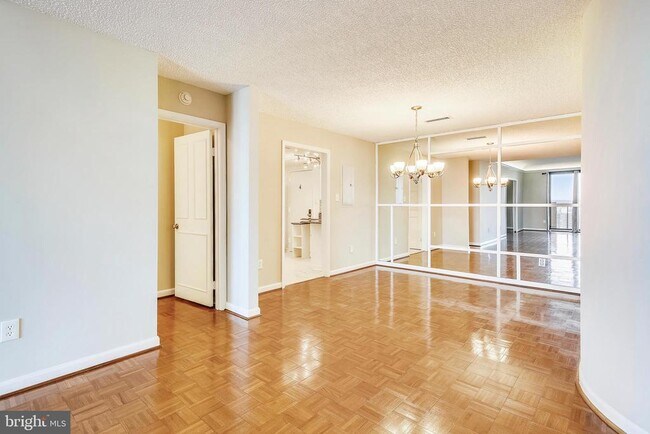 Building Photo - 1101 S Arlington Ridge Rd