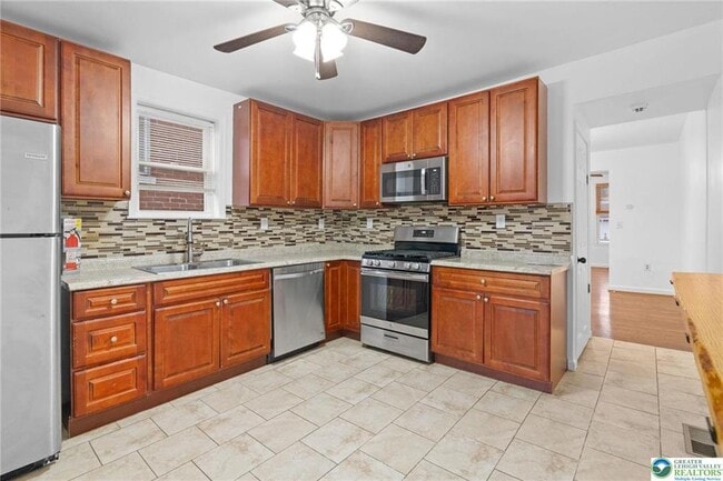 Building Photo - 921 Ridge St