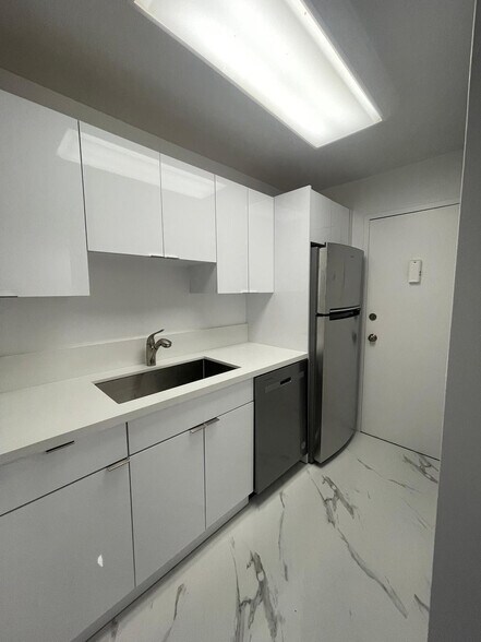 Building Photo - 1865 79th Street Cswy