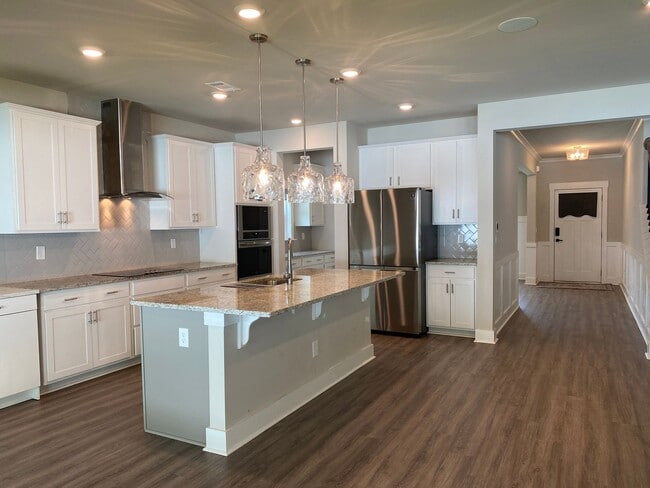 Building Photo - 5 bedrooms 3 bathroom Smart Home