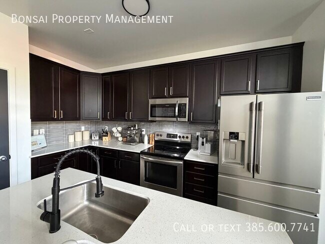 Primary Photo - 860 San Savino Way