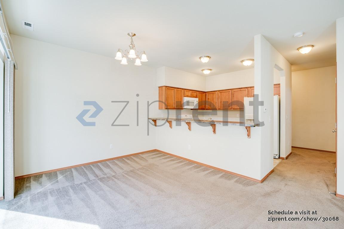 Building Photo - Unit