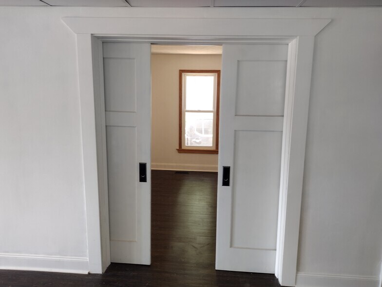 Building Photo - 337 W South St