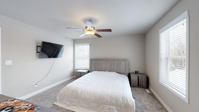 Building Photo - Fabulously Beautiful Townhome in NW Ankeny