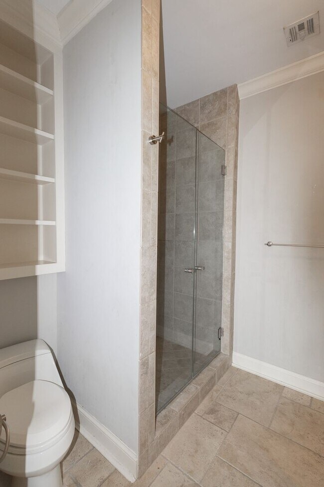Building Photo - Upscale Luxury Downtown Apartment