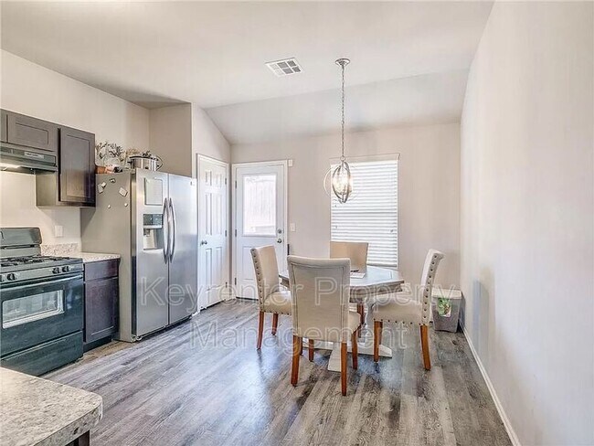 Building Photo - 805 Hallow Oak Ct