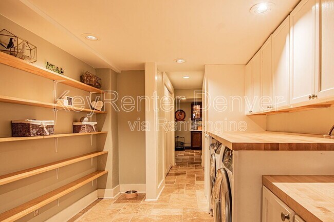 Building Photo - 740 S Corona St