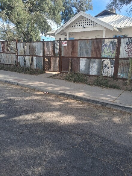 Building Photo - 1432 N 15th Ave