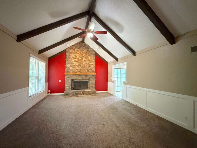 Building Photo - RAINTREE LAKE BEAUTY