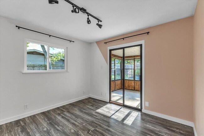 Building Photo - 8604 Brookfield Dr