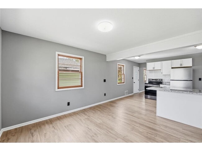Building Photo - 1697 Rose Pl W