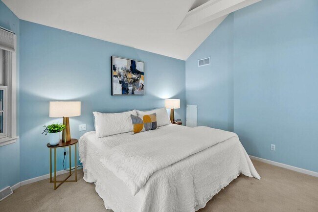 Building Photo - 5160 N Kent Ave