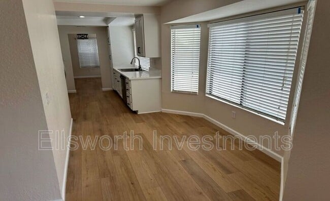 Building Photo - 10986 Elderwood Rd
