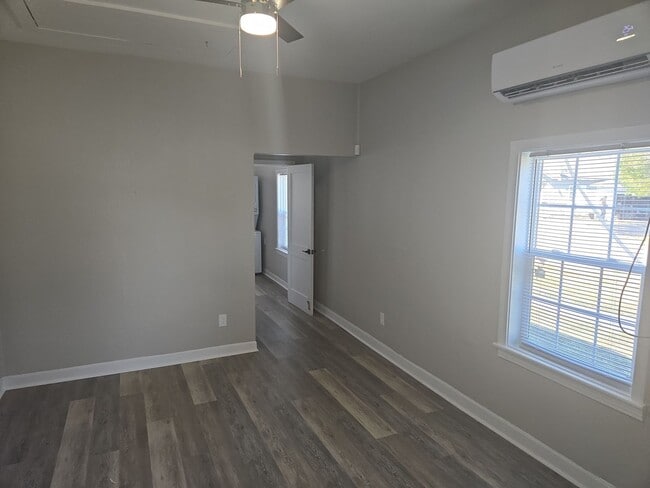 Building Photo - 1949-1949 8th St